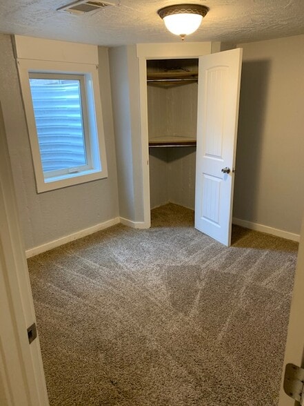 Building Photo - 419 S Garden St