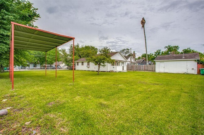 Building Photo - 7119 Farnsworth St