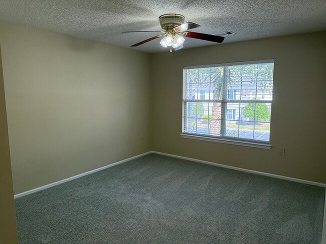 Building Photo - Spacious 2B/2B Renovated Condo - The Reserve in Bluffton - No July Rent!!