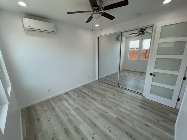 Building Photo - 4327 Clairemont Dr
