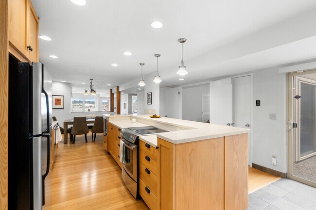 Building Photo - 549 N Tomahawk Island Dr