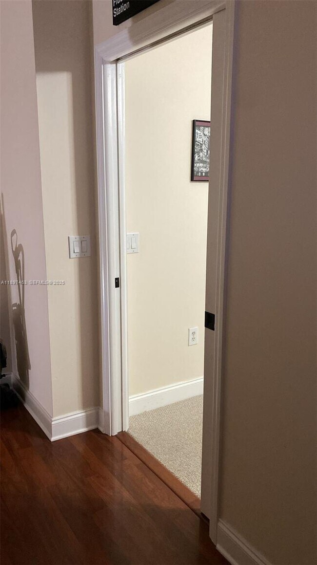 Building Photo - 1634 N 15th Terrace