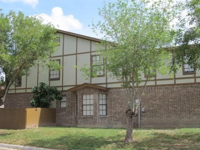 Building Photo - 1806 Bobcat Ln