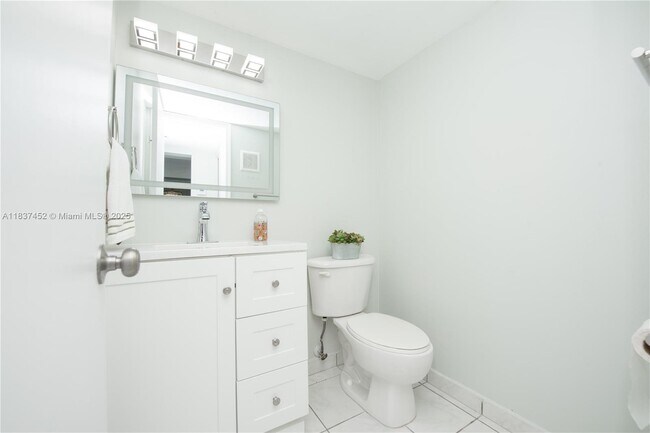 Building Photo - 10945 SW 113th Pl