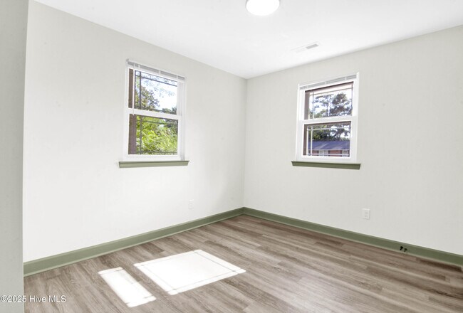 Building Photo - 103 Armstrong Dr