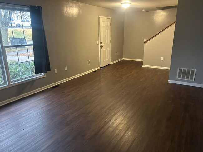 Building Photo - 4 Bedroom House