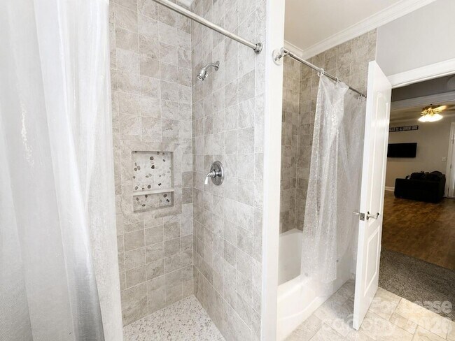 Building Photo - 6629 Tuskan Dr
