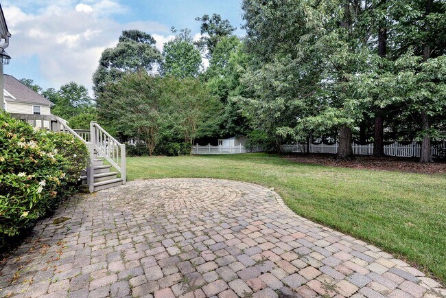 Building Photo - Spacious 5BR/4BA Home in Yorktown – Convenient Location and Comfortable Living
