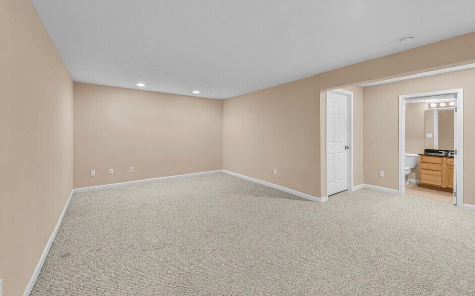 Building Photo - 3077 Cypress Hill Dr