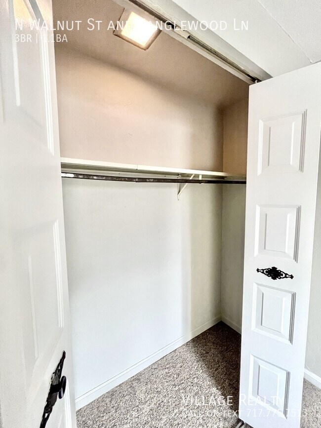 Building Photo - 492 N Walnut St