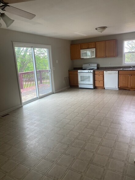 Building Photo - 103 Abens Ave