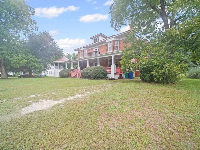 Building Photo - 4 Bedroom/2 Bath Home for Rent