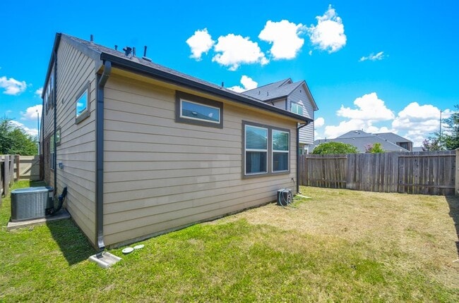 Building Photo - 1627 Summer City Dr