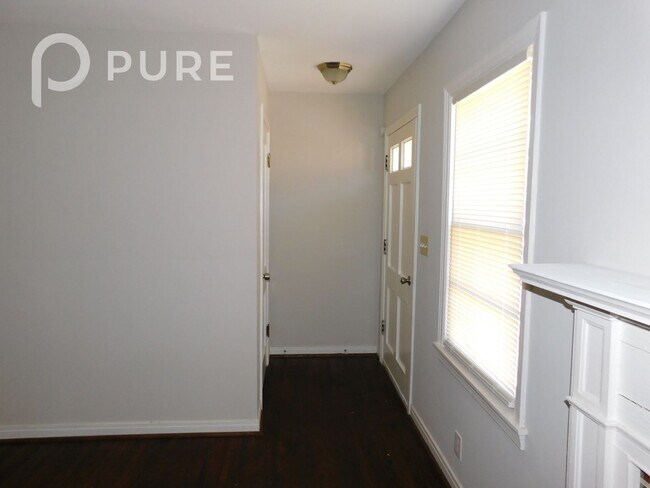 Building Photo - 909 5 Mile Rd
