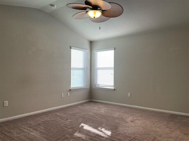 Building Photo - 18320 Friendship Hill Dr