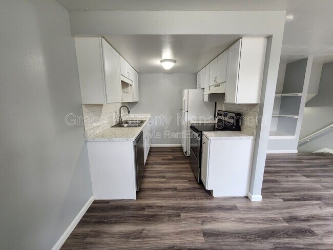 Building Photo - 774 W Cleveland Cir