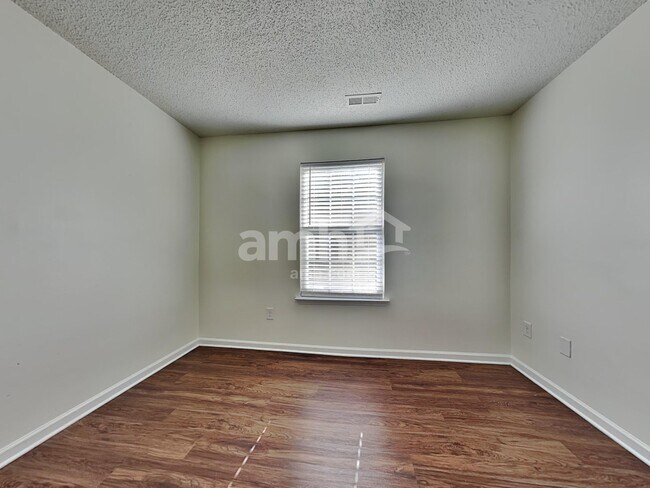 Building Photo - 6527 Forest Cross Dr