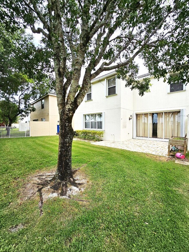 Building Photo - 169 Berenger Walk