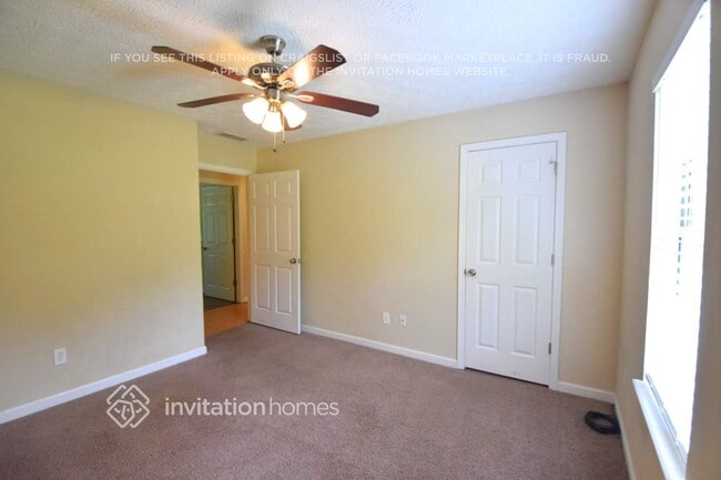 Building Photo - 210 Lakefront Dr