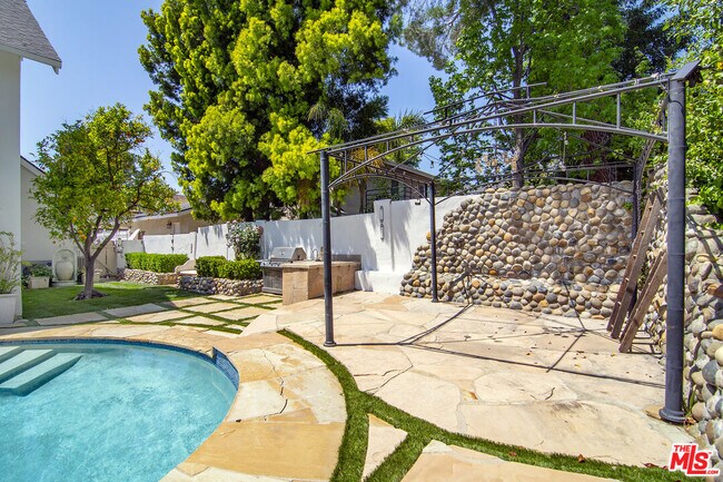 Building Photo - 5020 Dantes View Dr