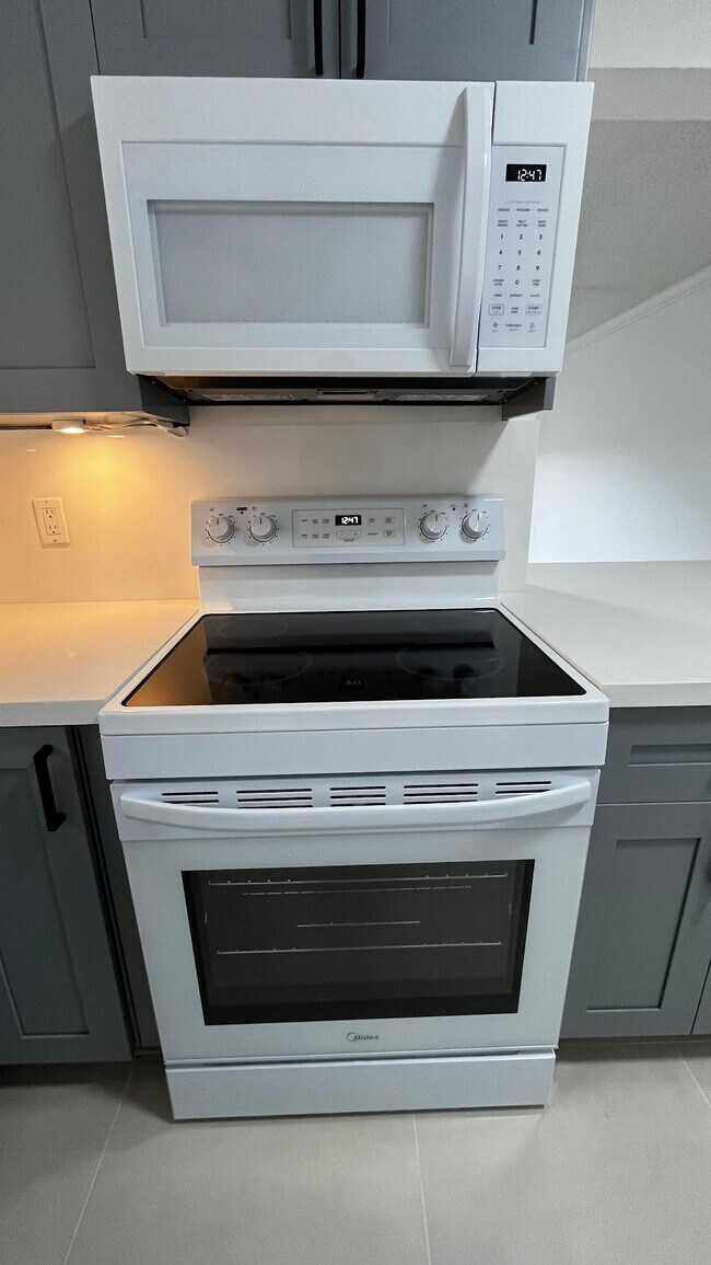 Building Photo - 7765 SW 86th St