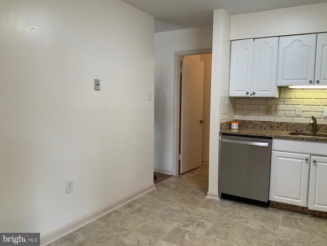 Building Photo - 1026 Brinker Dr