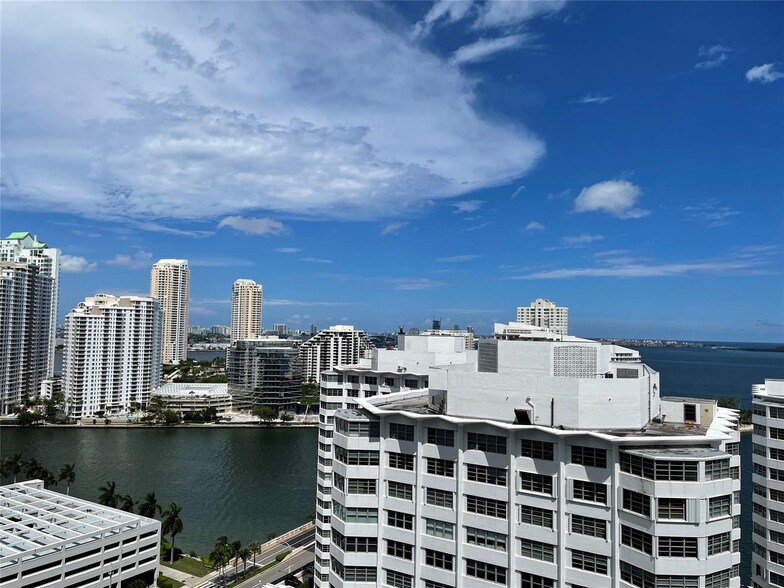 Building Photo - 950 Brickell Bay Dr