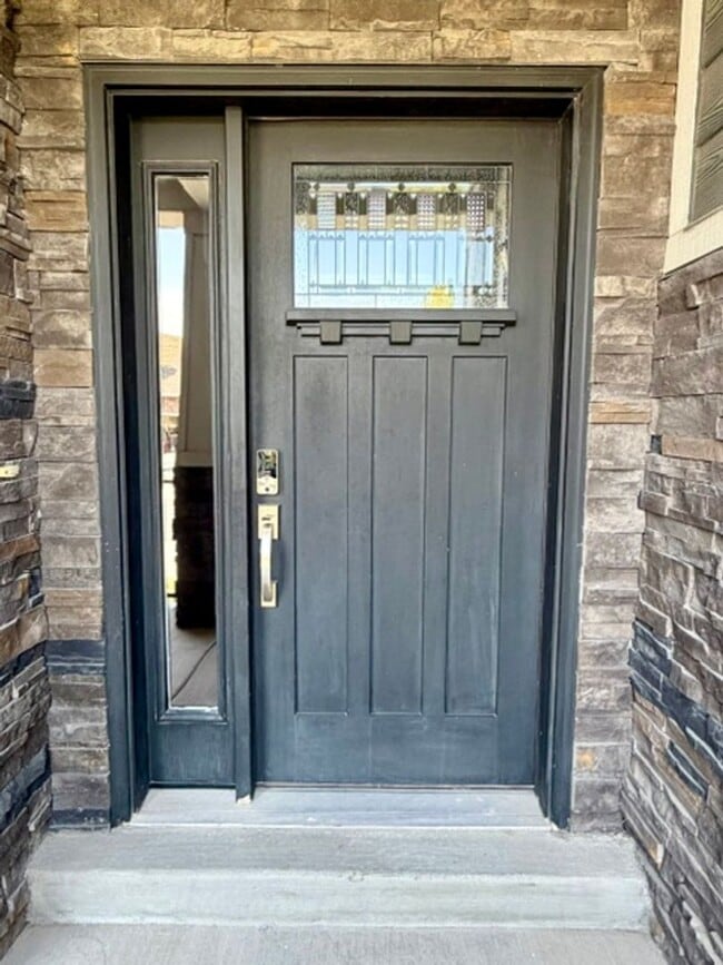 Building Photo - PRIMARY SUITE ON MAIN in a Beautiful Herriman House