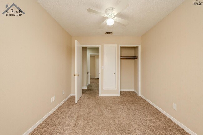 Building Photo - 1215 N Pacific Ave