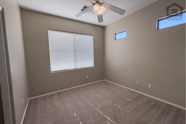 Building Photo - 4Bed/2.5 Bath House at Greenway/75th Ave! Ready for Immediate Move-In! -- Gated Community!