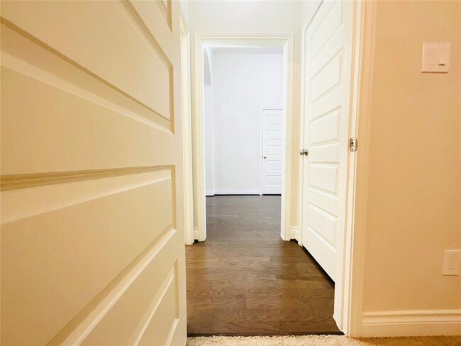 Building Photo - 2507 Elmwood Trl