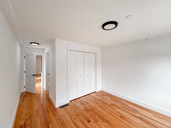 Building Photo - 232 Lynnfield St