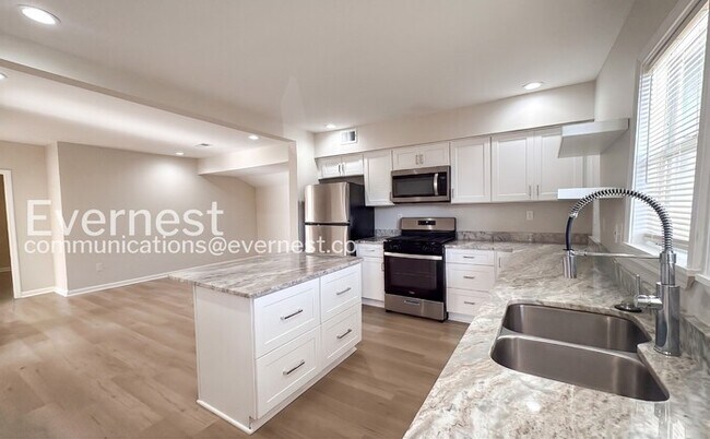 Building Photo - 4-Bed/2-Bath/Pet Friendly/Available Soon!