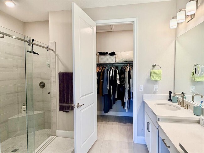 Building Photo - 6111 Mesa Gln