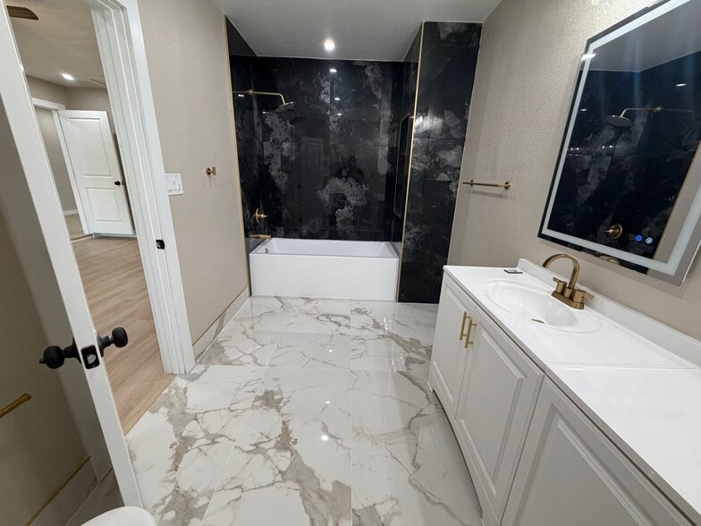 Building Photo - 302 N Cottonwood Dr