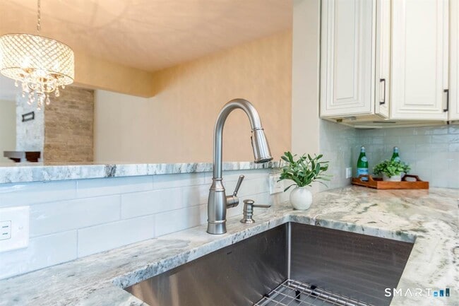 Building Photo - 309 Aspetuck Trail