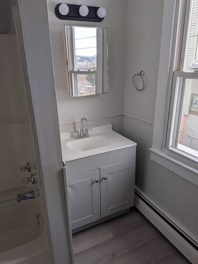 Building Photo - 921-923 Lonergan Ct Dira EFH