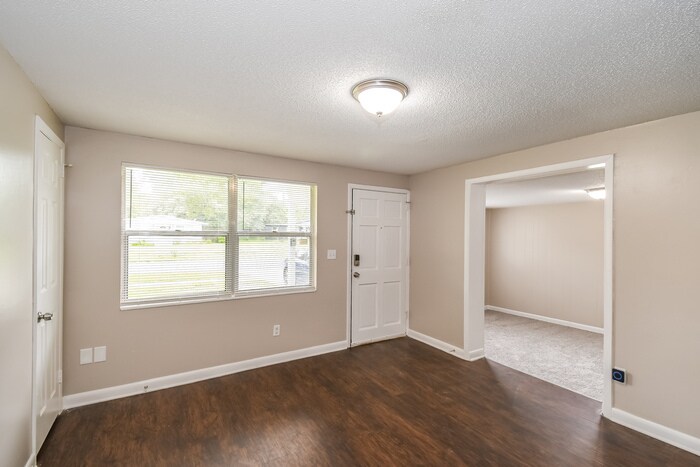 Building Photo - 6019 Verdes Rd