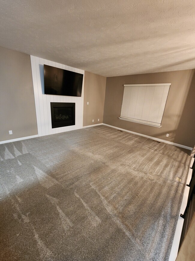 Building Photo - 5716 Hascall St