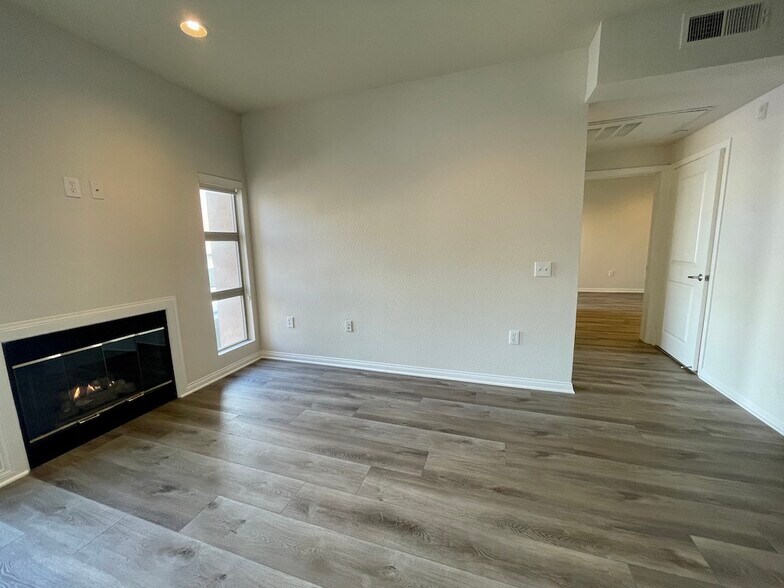Building Photo - 5827 Carlton Way