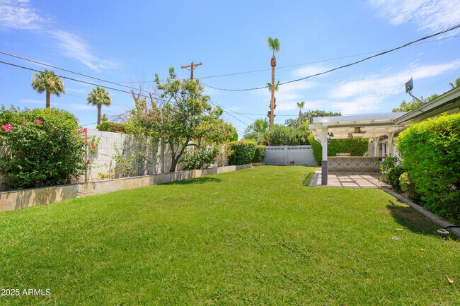 Building Photo - 4302 E Whitton Ave