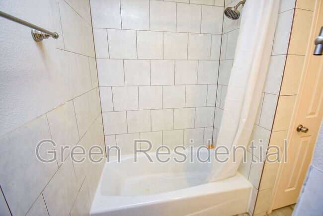 Building Photo - 11366 Oakcenter Dr