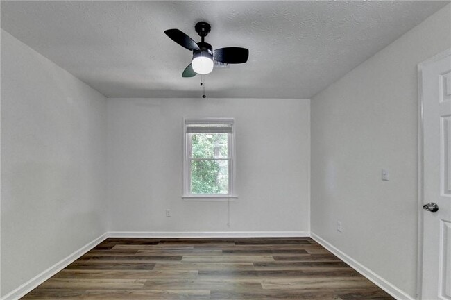 Building Photo - 1530 Plunketts Rd