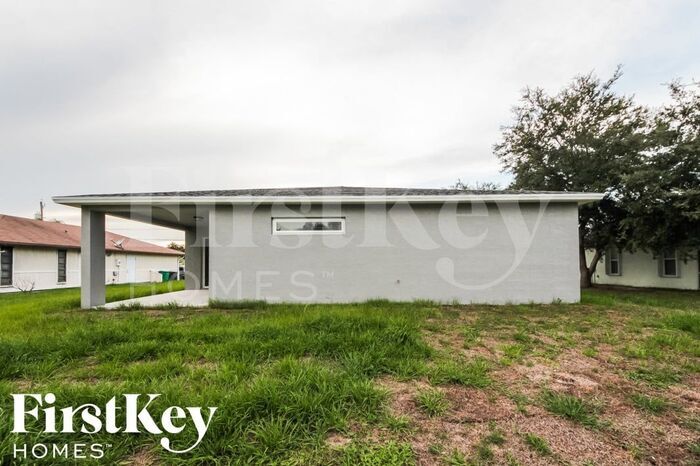 Building Photo - 700 SW Saragossa Ave