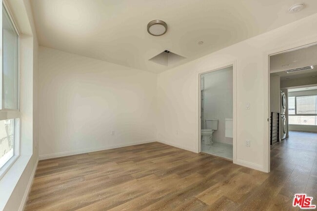 Building Photo - 815 N Kingsley Dr