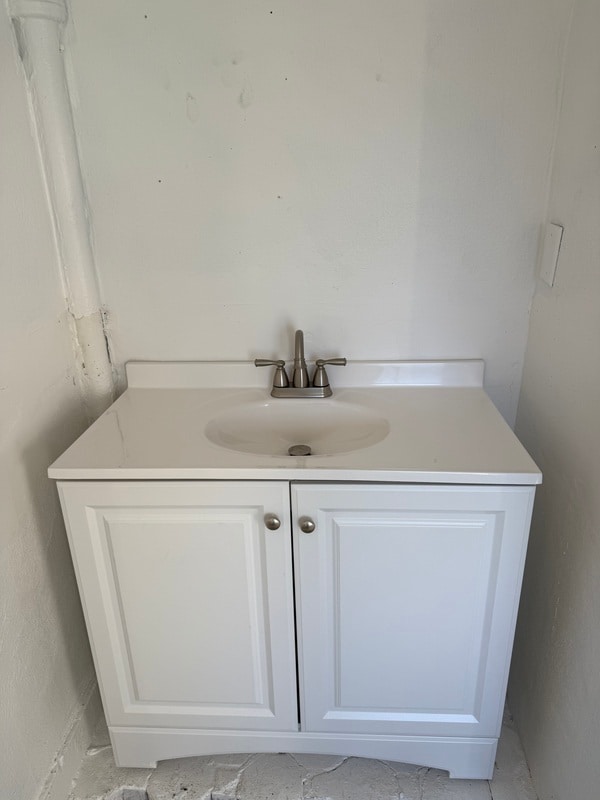 Building Photo - 874 21st Ave S