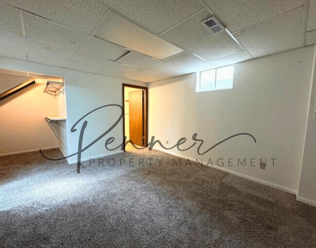 Building Photo - 625 NE St Andrews Cir