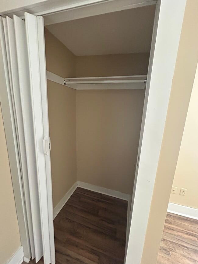 Building Photo - 1284 S Bay Rd