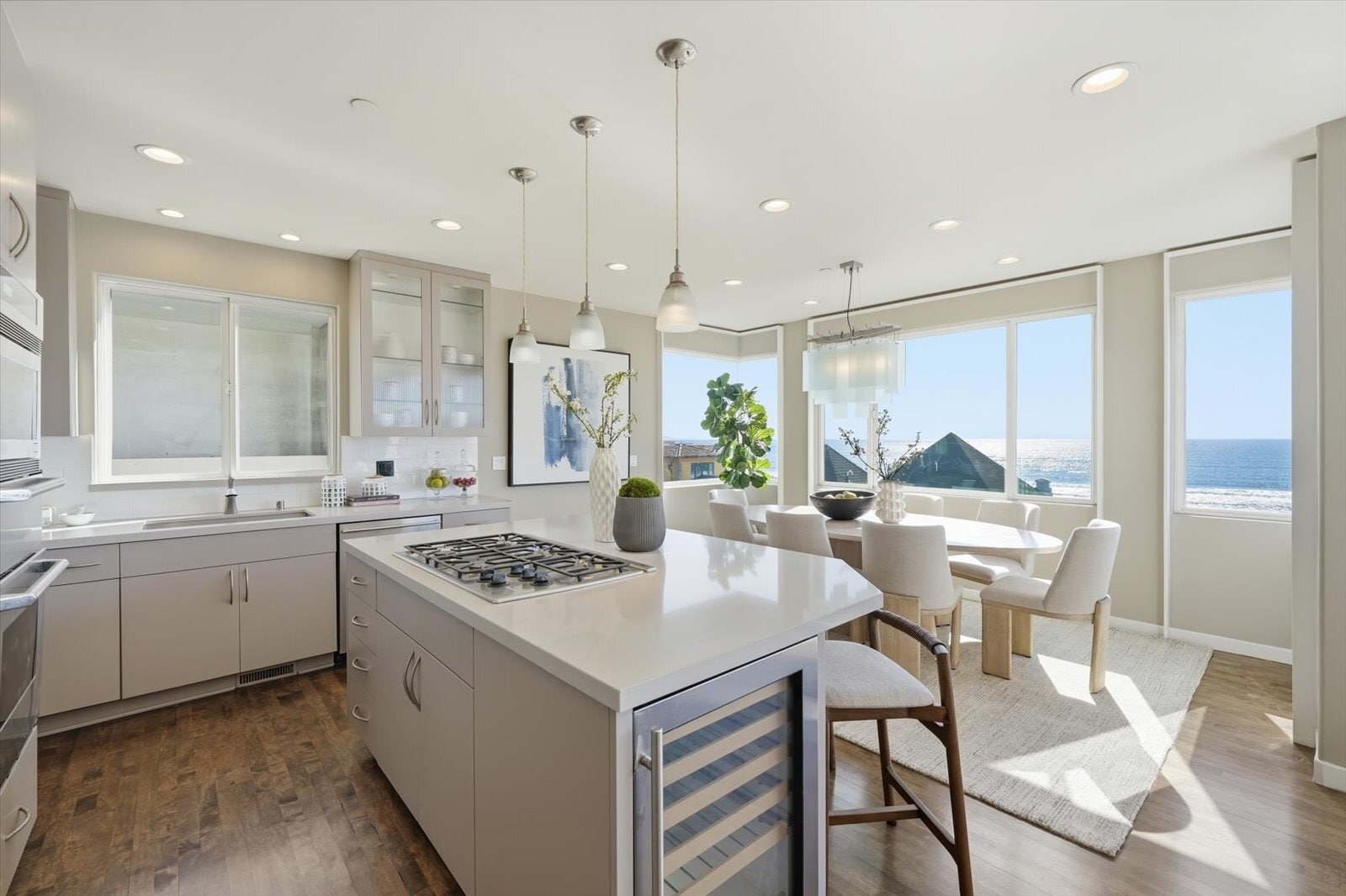 Building Photo - 2406 Ocean Dr