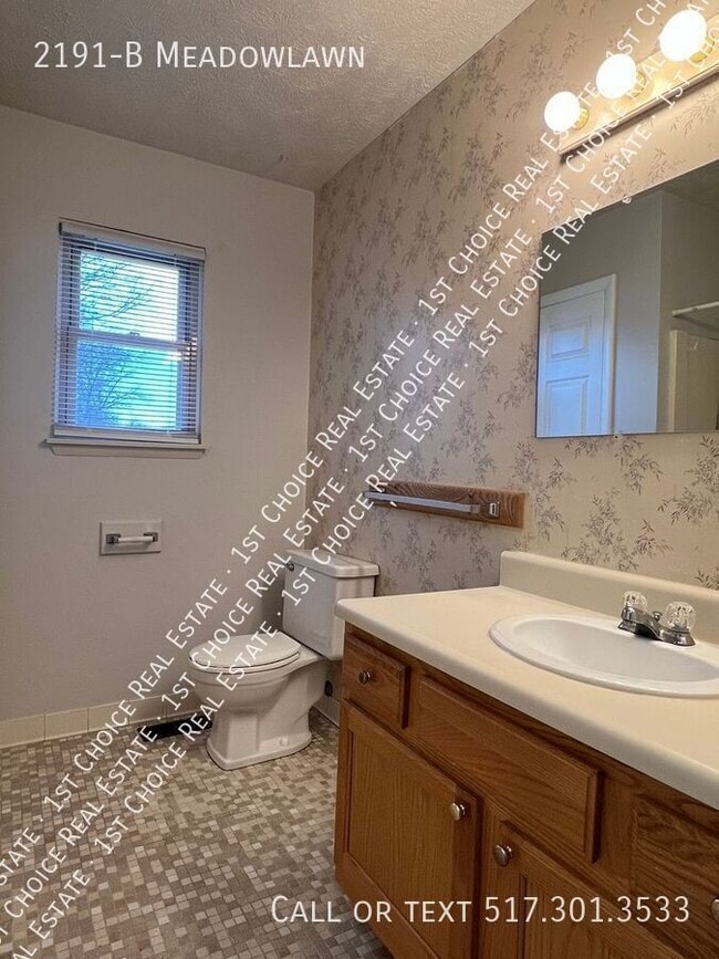Building Photo - 2191-B Meadowlawn-